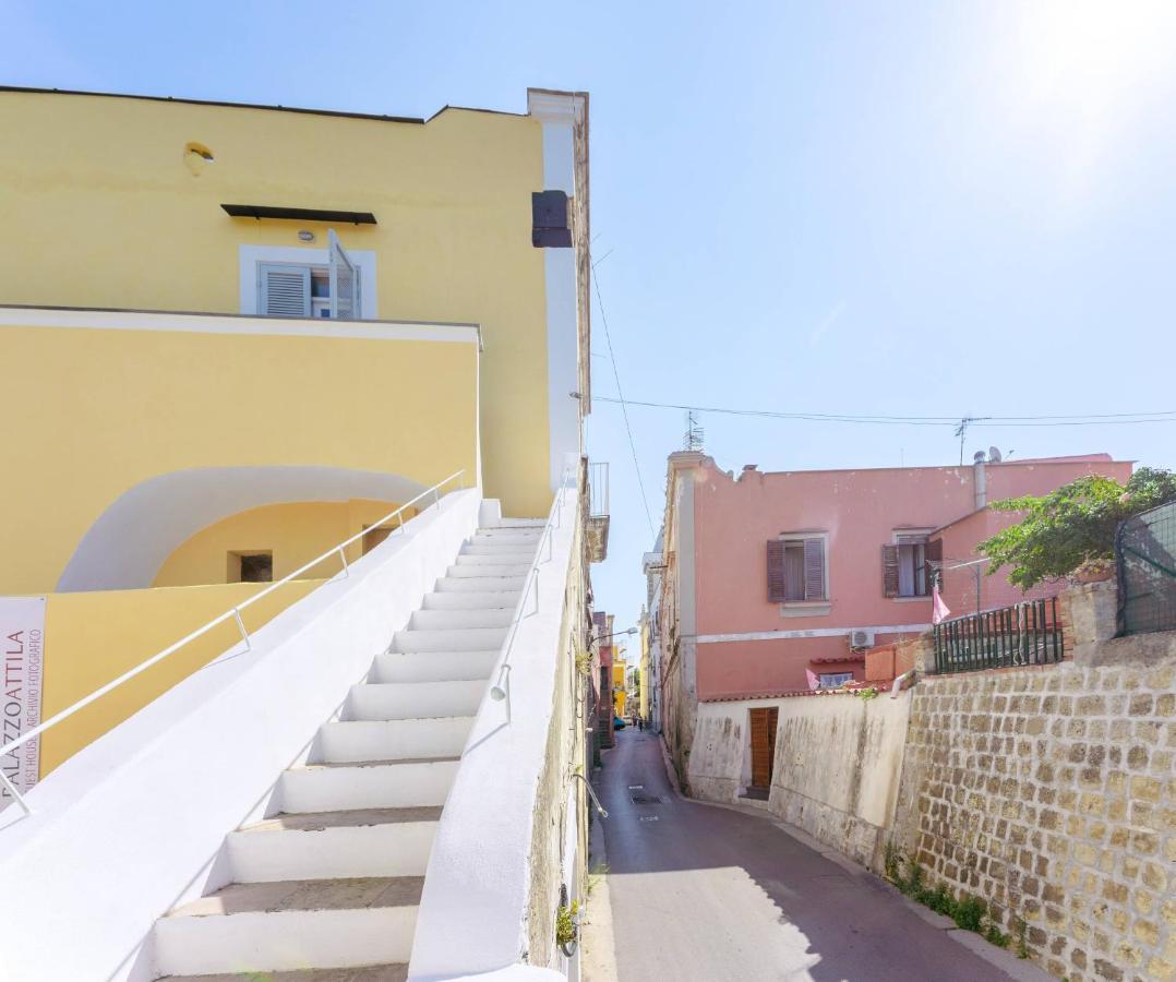 Palazzo Attila - Gioia Apartments Procida Ngoại thất bức ảnh