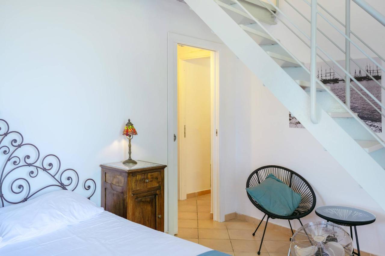 Palazzo Attila - Gioia Apartments Procida Ngoại thất bức ảnh